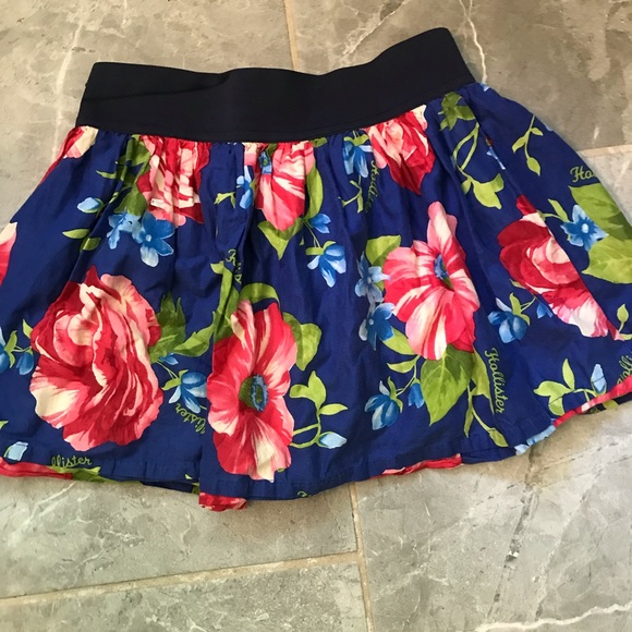 Hollister Dresses & Skirts - Hollister floral skirt